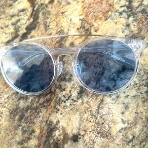 blue round sunglasses